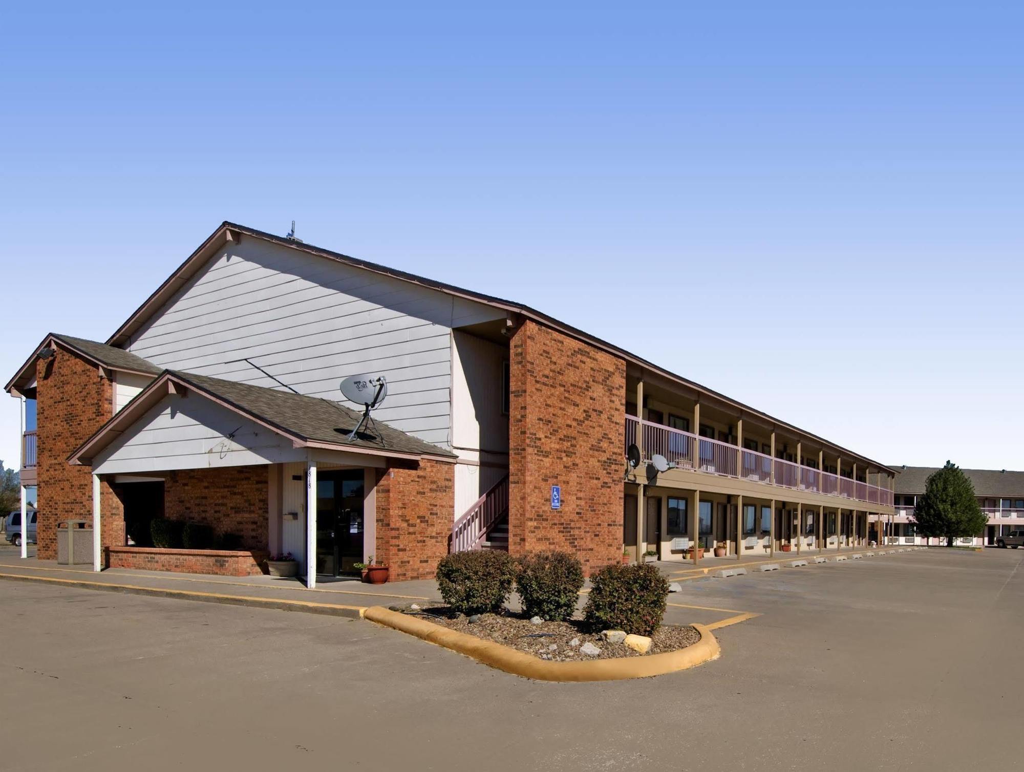 Americas Best Value Inn - Garden City Exterior photo